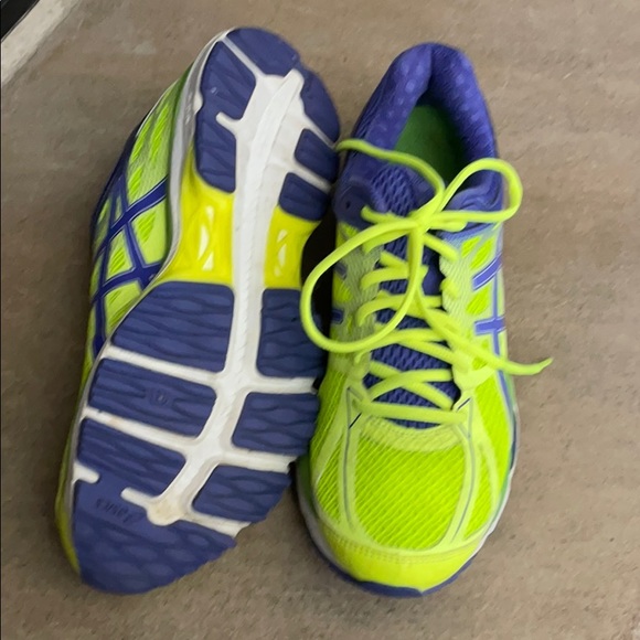 Excellent condition ASICS - Picture 2 of 5